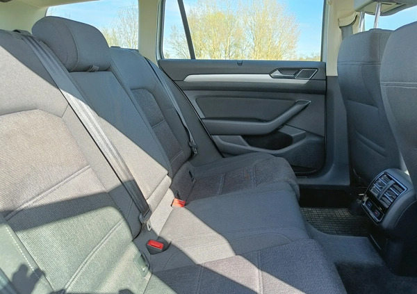 Volkswagen Passat cena 52000 przebieg: 198795, rok produkcji 2015 z Gubin małe 277
